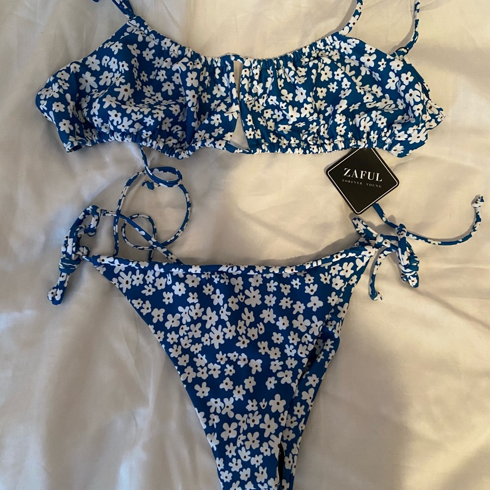 ZAFUL Ditsy Print Keyhole String Bikini Swimwear